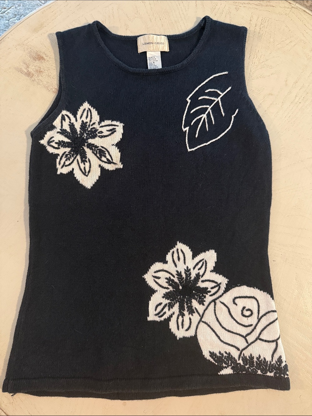 Lemon Grass Vtg Navy Blue Floral Embroidered Sleeveless Sweater Top Sz Medium